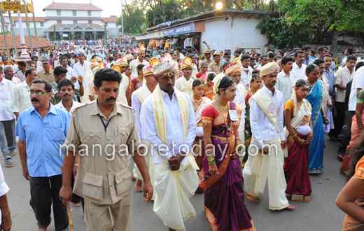 Dharmasthala mass marriage 2014